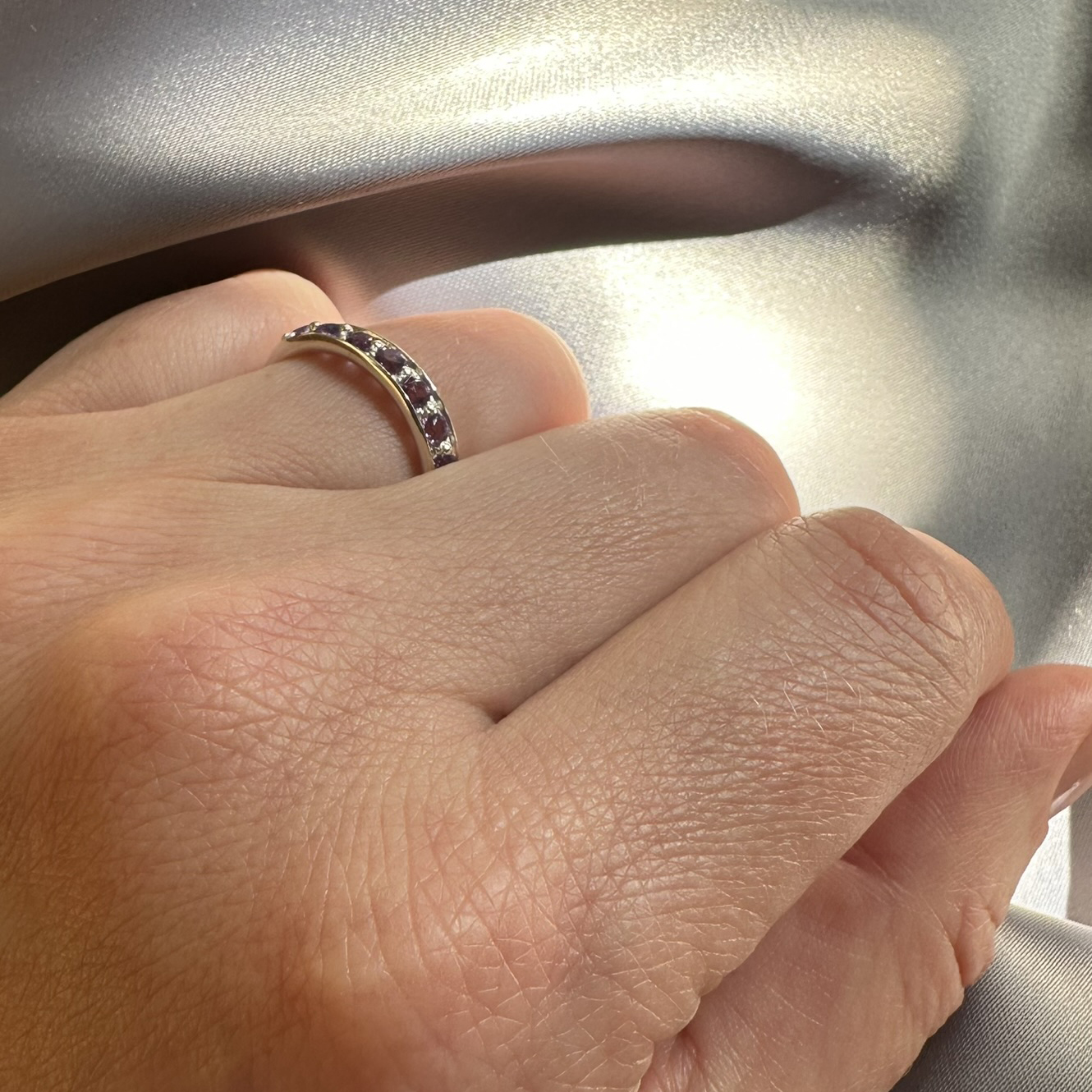 Кольцо дорожка Principessa Traccia с гранатами в серебре