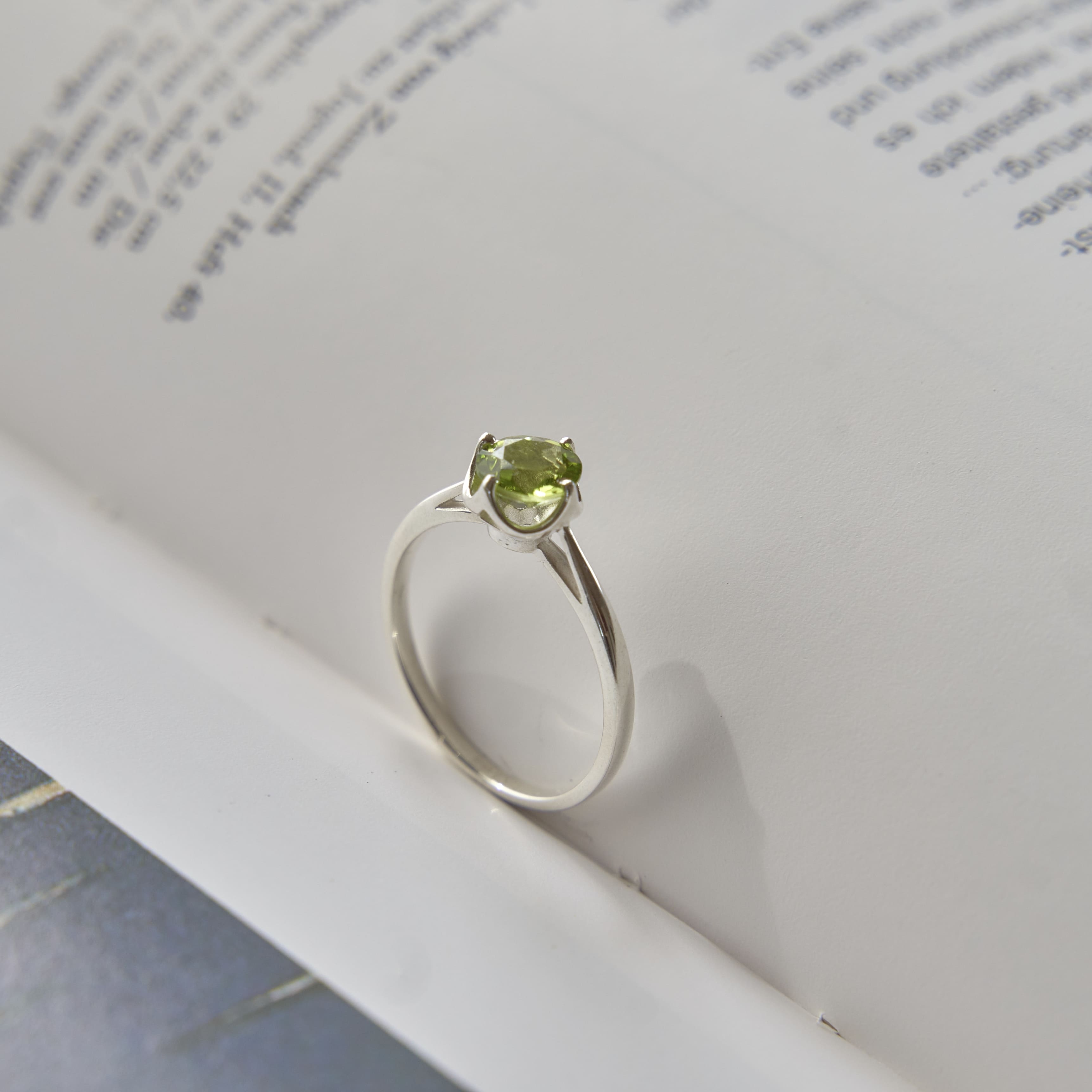 Кольцо Principessa Corona с хризолитом
