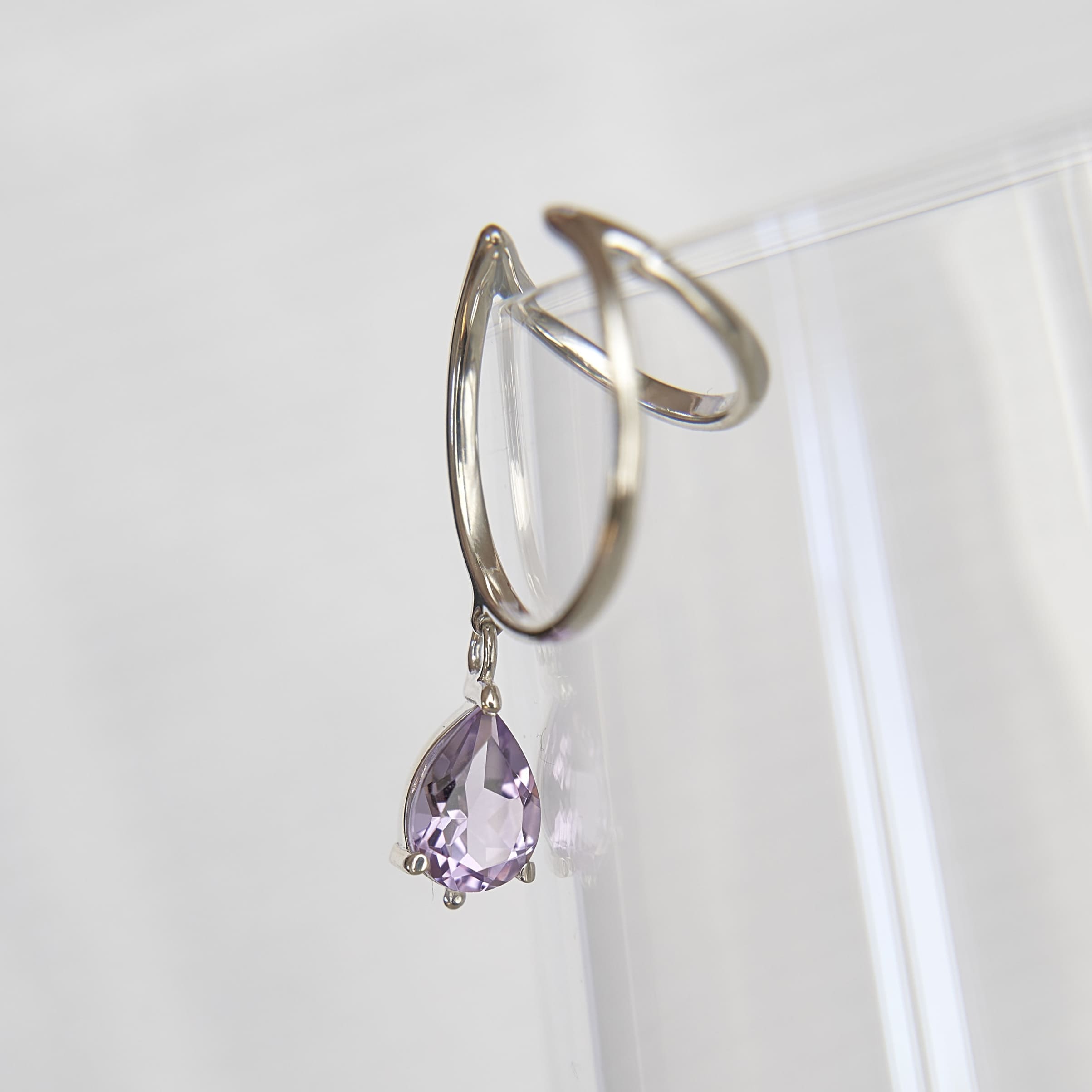 Кафф с камнем Anello Goccia с аметистом в серебре