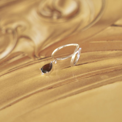 Кафф с камнем Anello Goccia с гранатом в серебре
